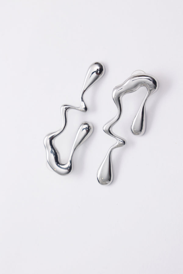 Sculptural Curve Drops