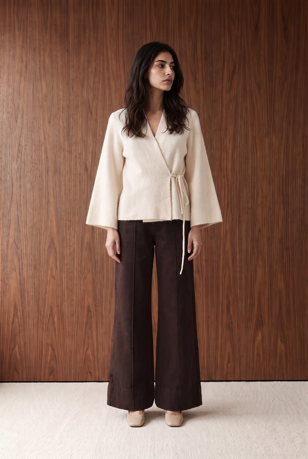 KNIT CARDIGAN WITH FRONT TIE DETAIL - OFF WHITE