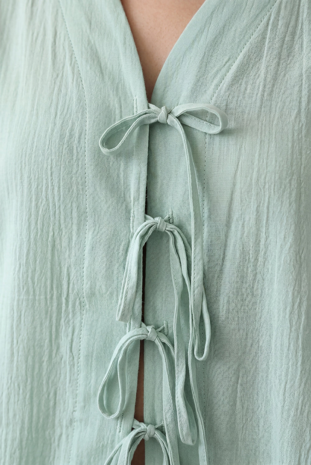 LIGHT GREEN