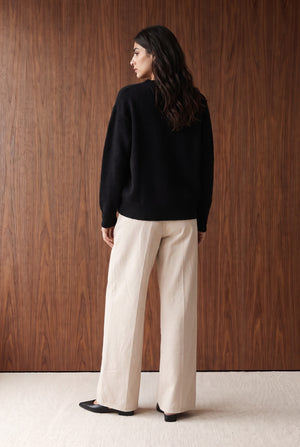 Fine-Knit V-Neck Sweater - BLACK