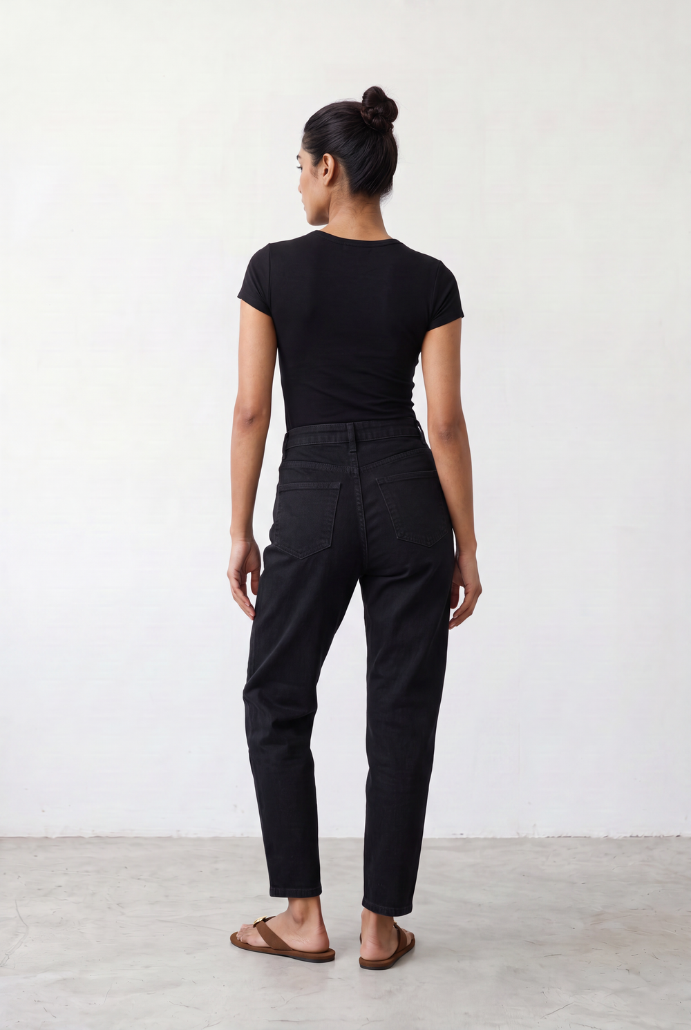 TAPERED FIT JEANS