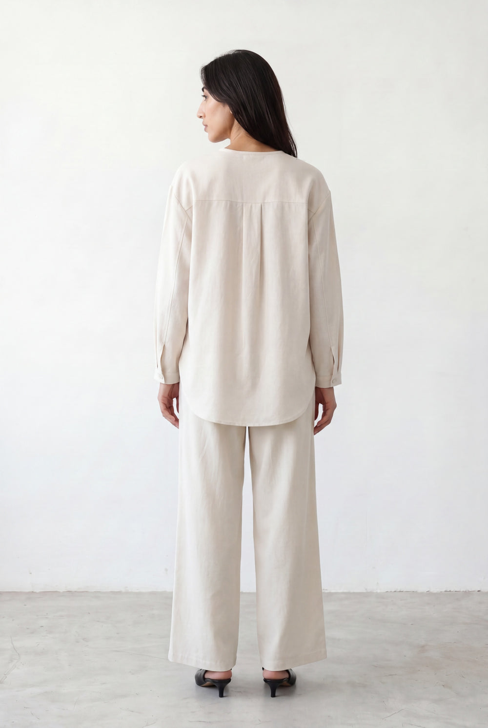 OFF WHITE