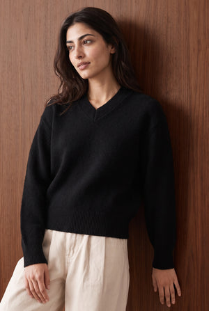 Fine-Knit V-Neck Sweater - BLACK