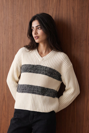 STRIPED SWEATER KNIT JUMPER - OFF WHITE AND NAVY BLUE