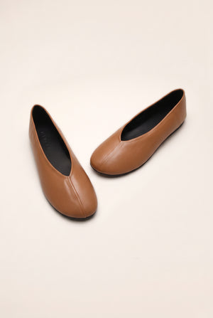 Everyday deep-vamp pumps