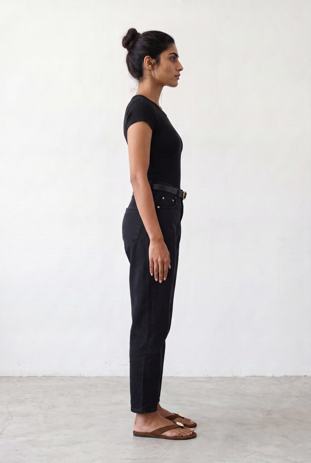 TAPERED FIT JEANS