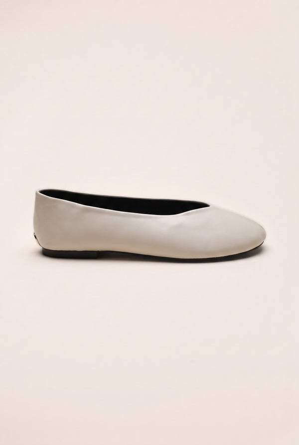 Everyday deep-vamp pumps