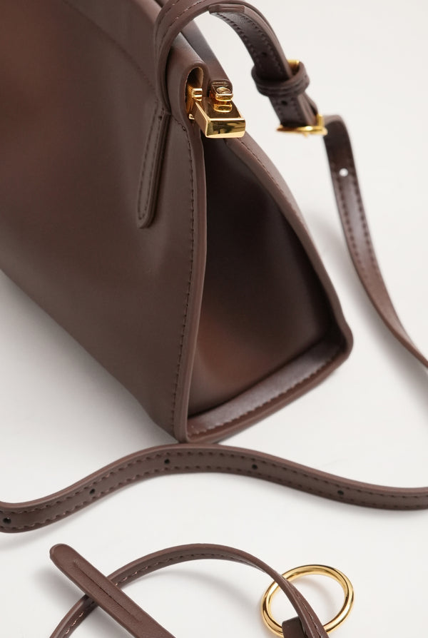 Sleek Curved Bag in Genuine Leather - BROWN