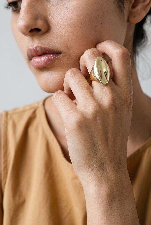 olive marbled Ring with organic swirl detailing