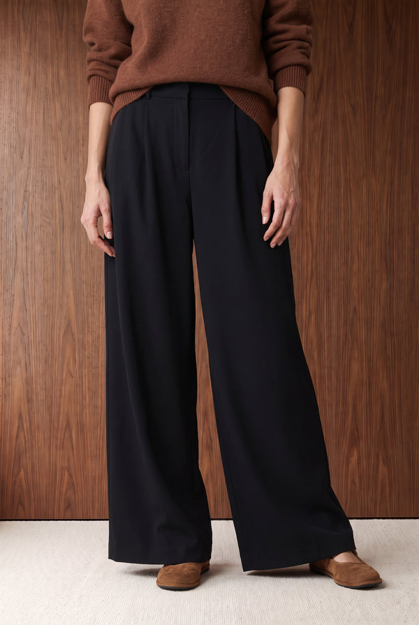WIDE LEG PLEATED PANTS