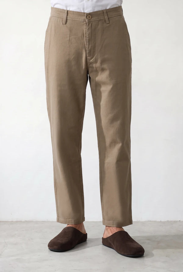 CLASSIC STRAIGHT CHINOS