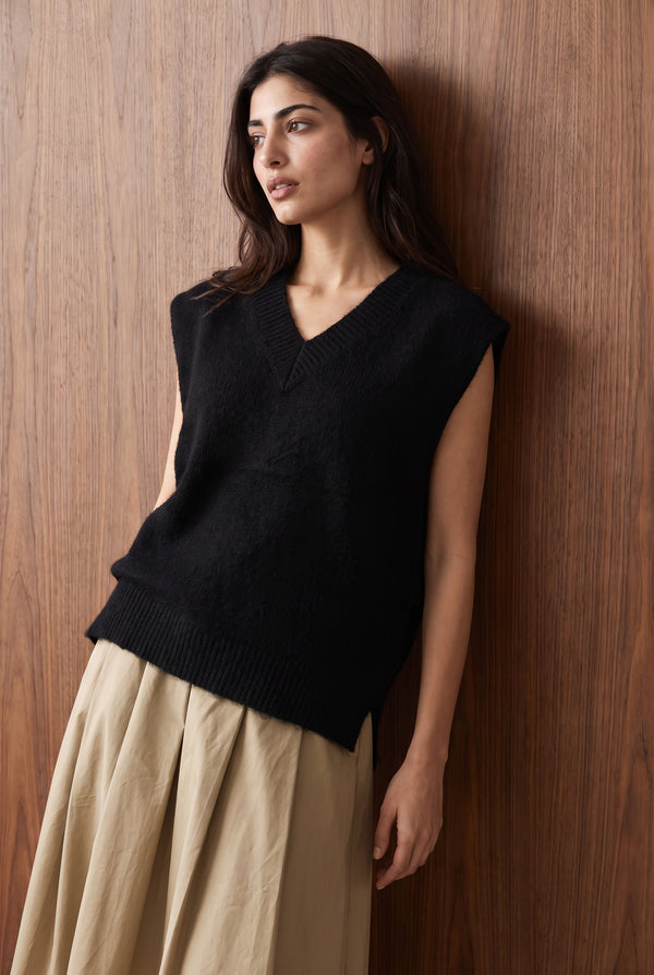 Relaxed Sleeveless Knit Vest - BLACK