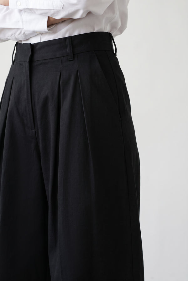 Wide Curved Pants